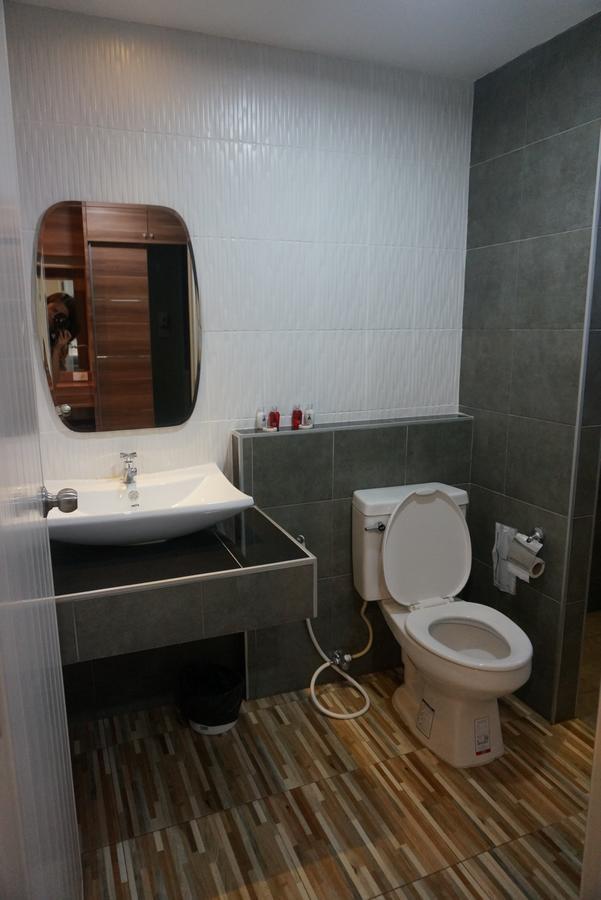 Hotel The Rhea à Udon Thani Extérieur photo
